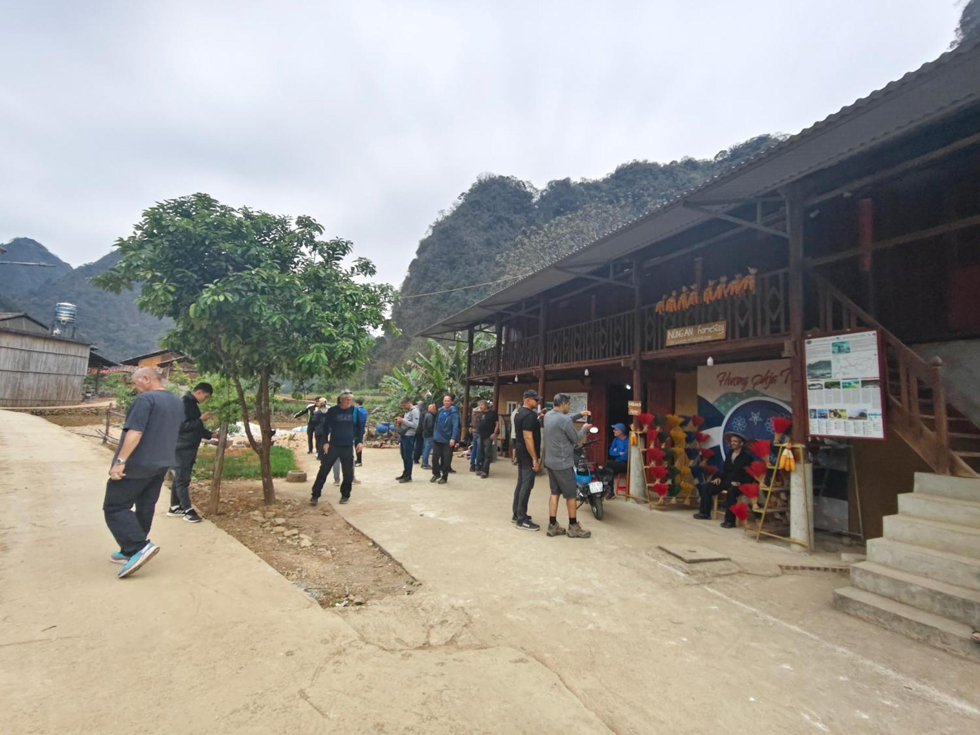 Nung An Homestay Quang Uyen Exterior foto